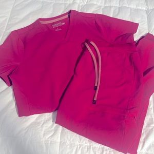 🌺 Fabletics scrubs set Hibiscus color. Excellent condition. Used once